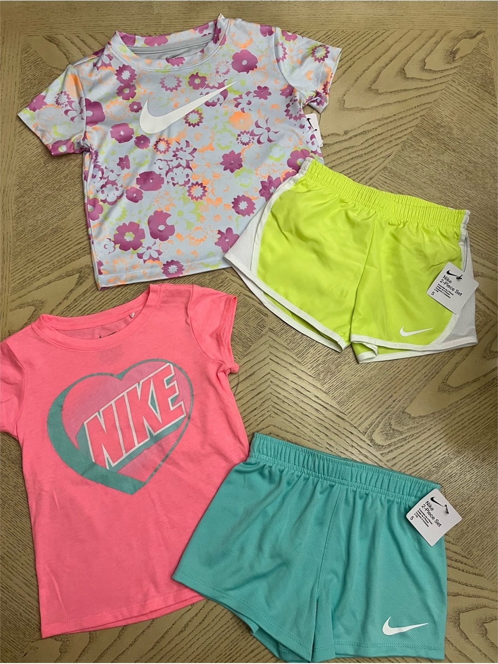 *BUNDLE* Girls Nike Short Sleeve Tees & Shorts Size 5